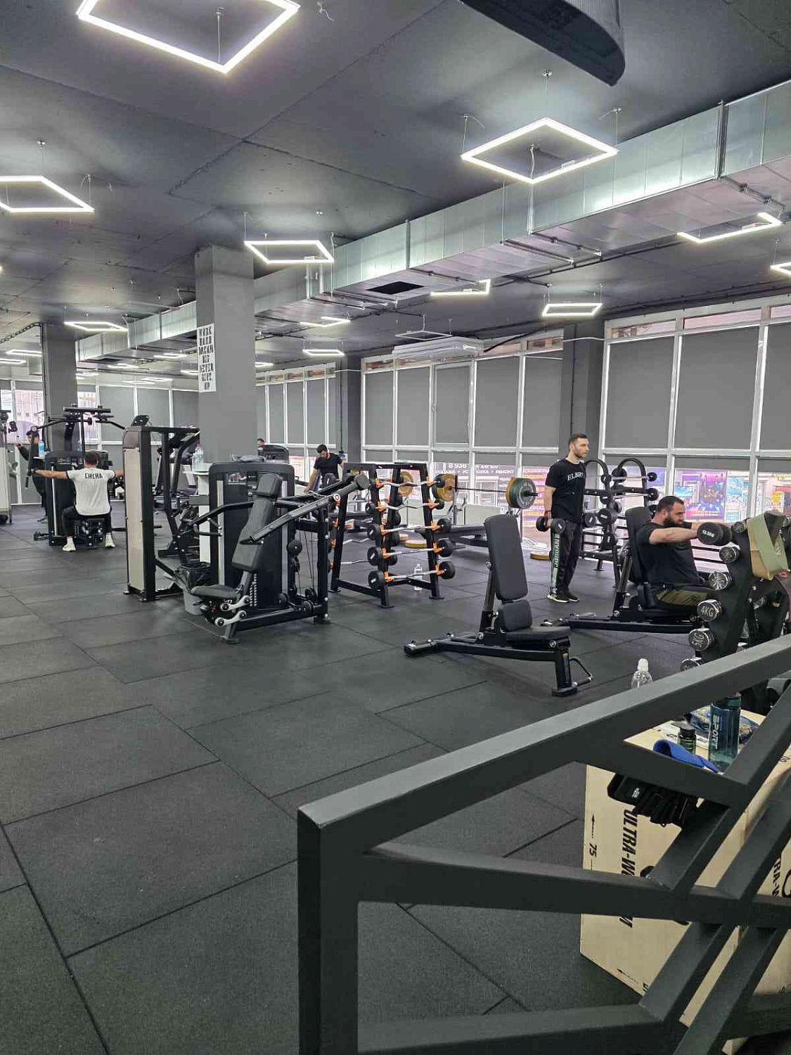 GOLD GYM