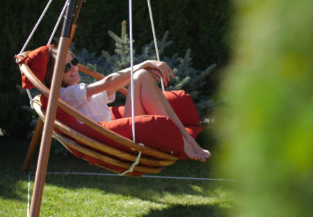 Подвесное деревянное кресло качели с подушками — комплект МАЙЯ SET